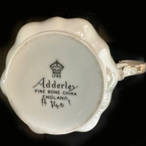 Adderley Fine  Bone China England teacup & saucer green & gold - Picture 5 of 5